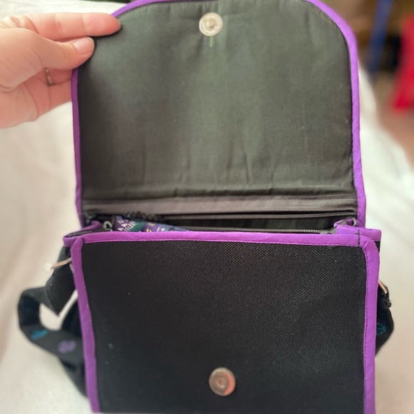 Fabric purse with Embroidery design on front also smaller bag inside - Picture 3 of 6